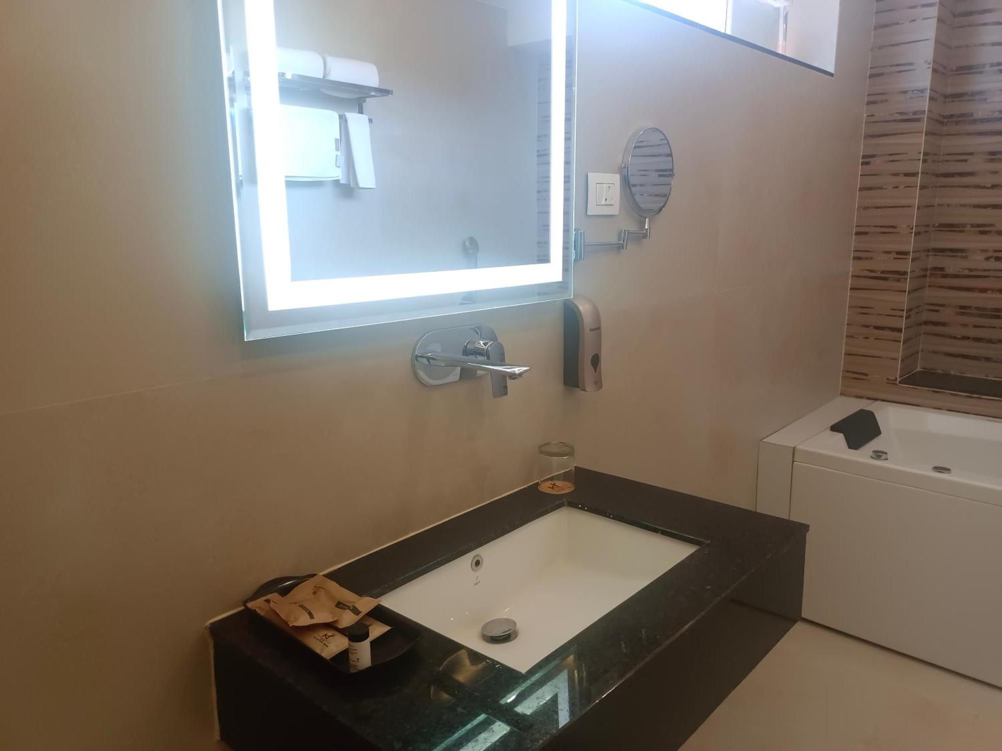 Hotel Kadamb Tree Jabalpur Ngoại thất bức ảnh