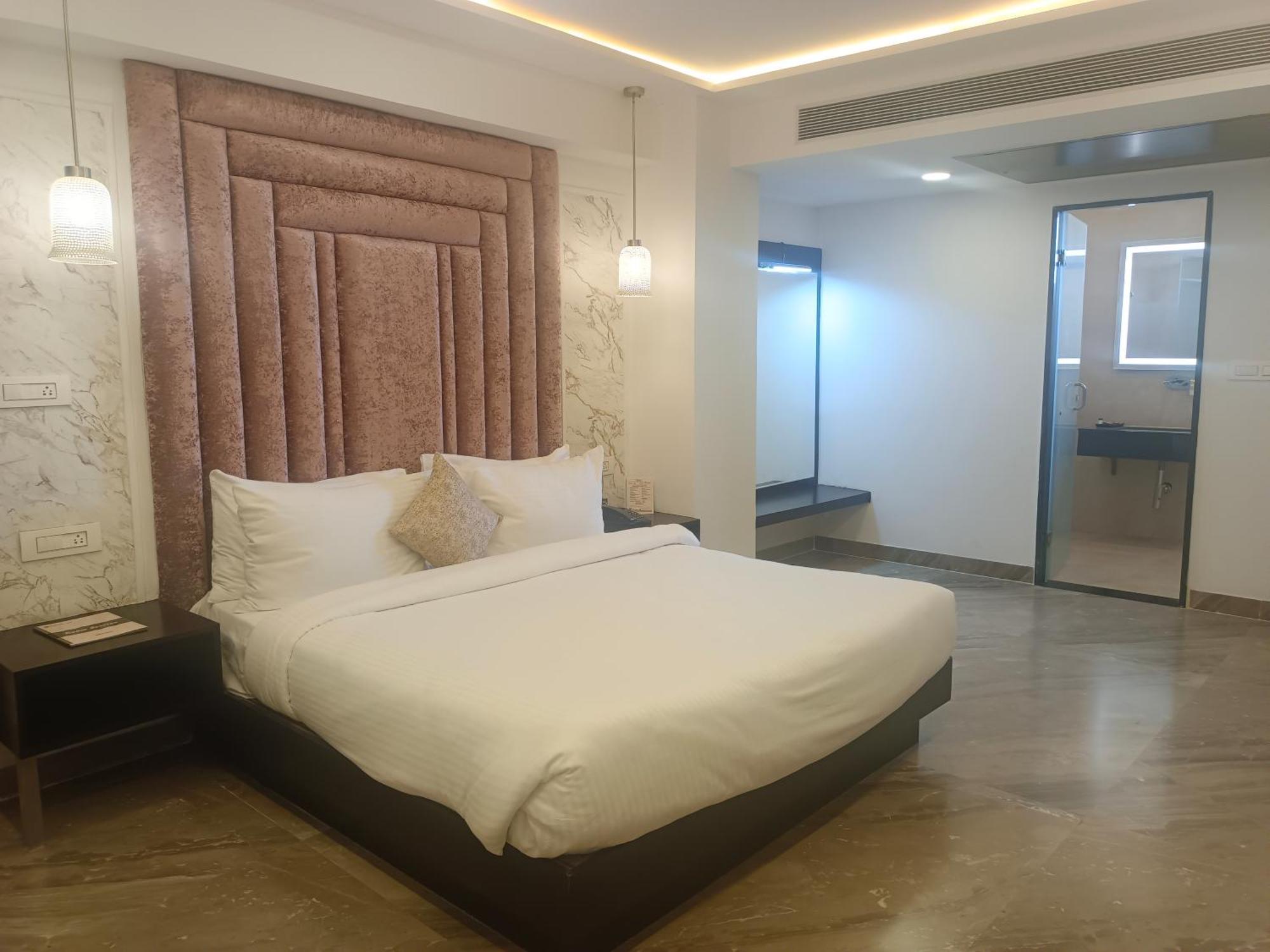 Hotel Kadamb Tree Jabalpur Ngoại thất bức ảnh