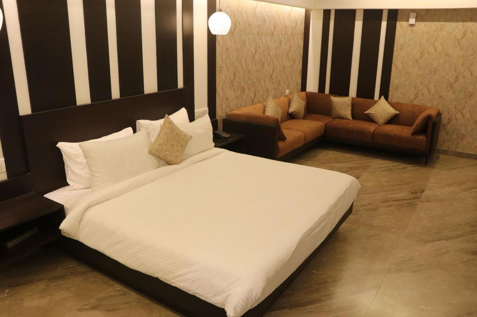 Hotel Kadamb Tree Jabalpur Ngoại thất bức ảnh