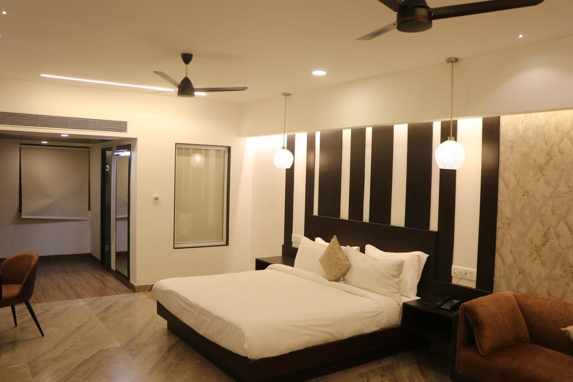 Hotel Kadamb Tree Jabalpur Ngoại thất bức ảnh