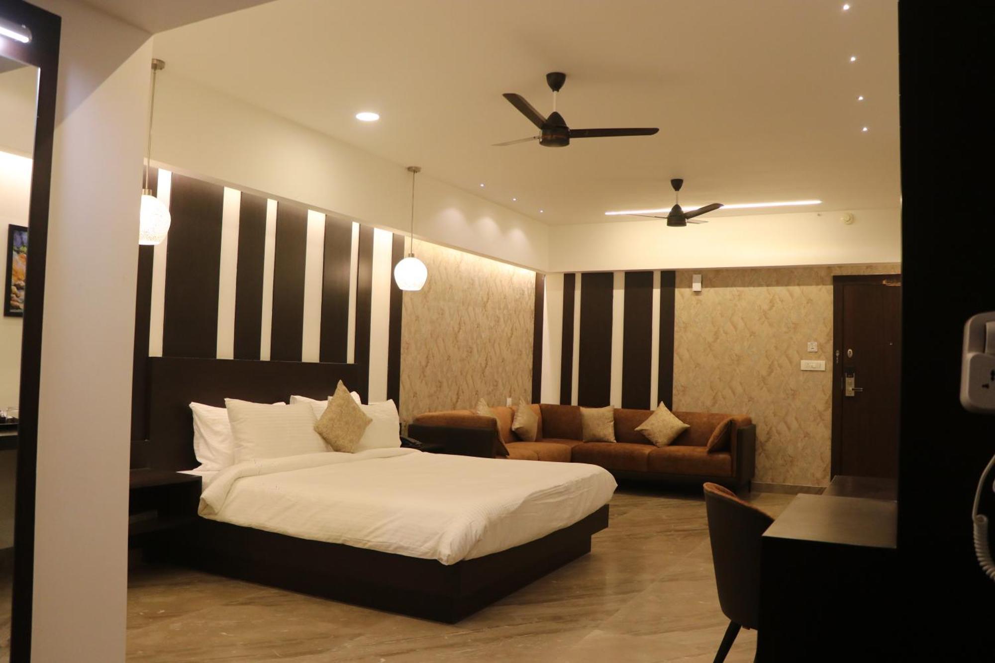 Hotel Kadamb Tree Jabalpur Ngoại thất bức ảnh