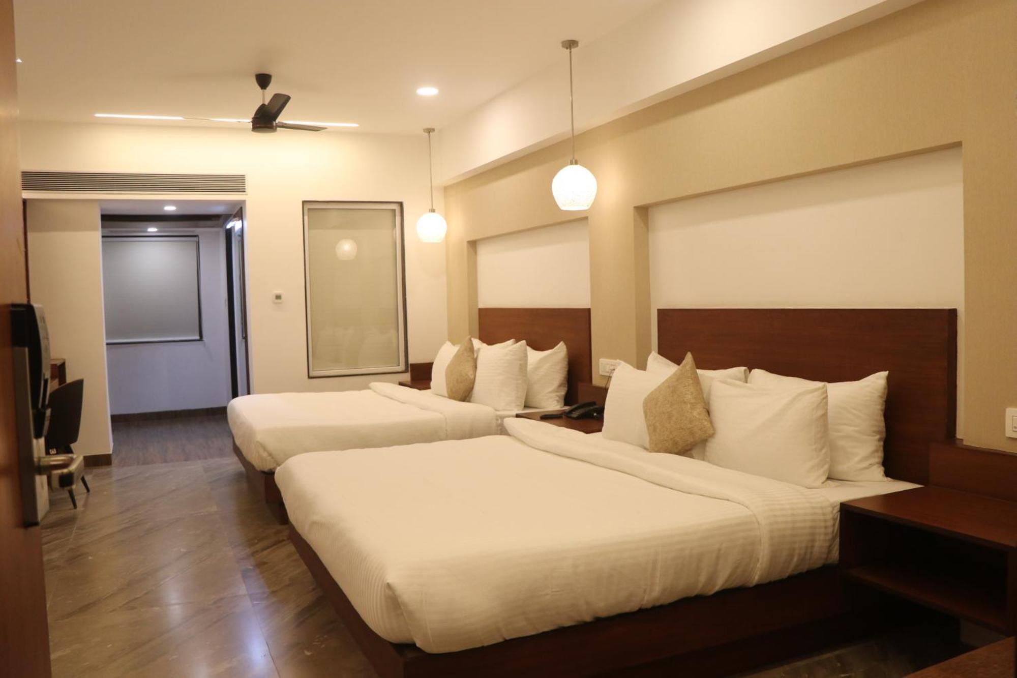 Hotel Kadamb Tree Jabalpur Ngoại thất bức ảnh