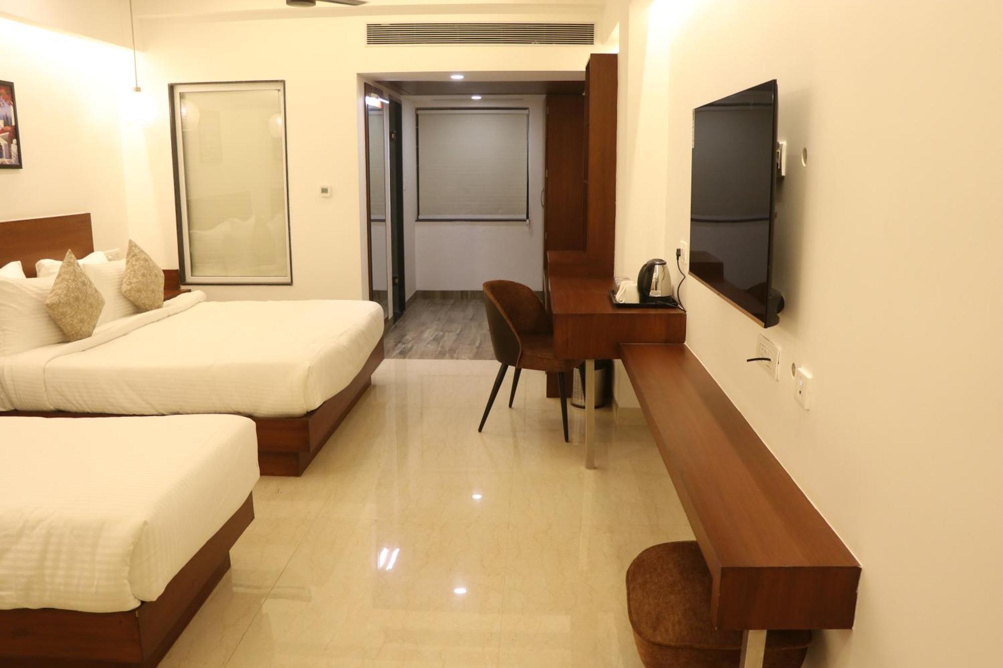 Hotel Kadamb Tree Jabalpur Ngoại thất bức ảnh
