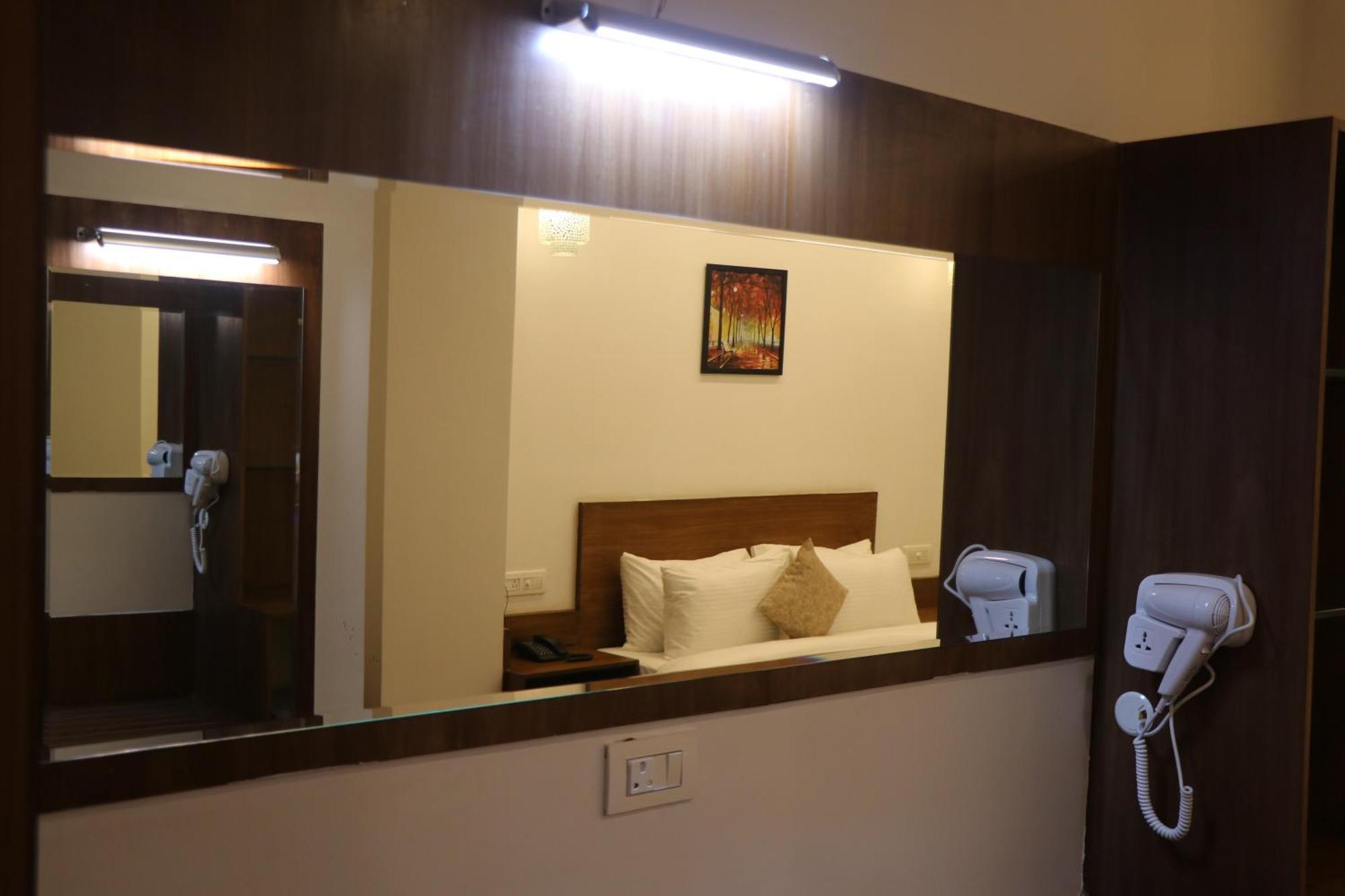Hotel Kadamb Tree Jabalpur Ngoại thất bức ảnh