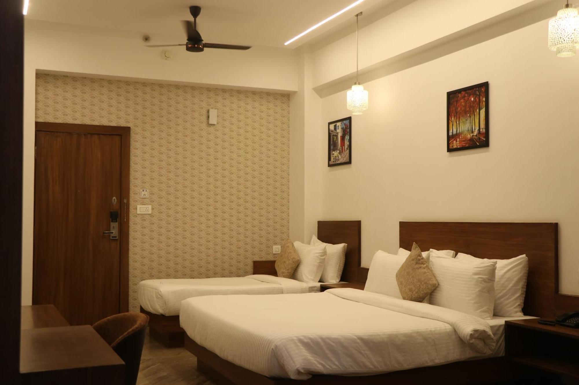 Hotel Kadamb Tree Jabalpur Ngoại thất bức ảnh